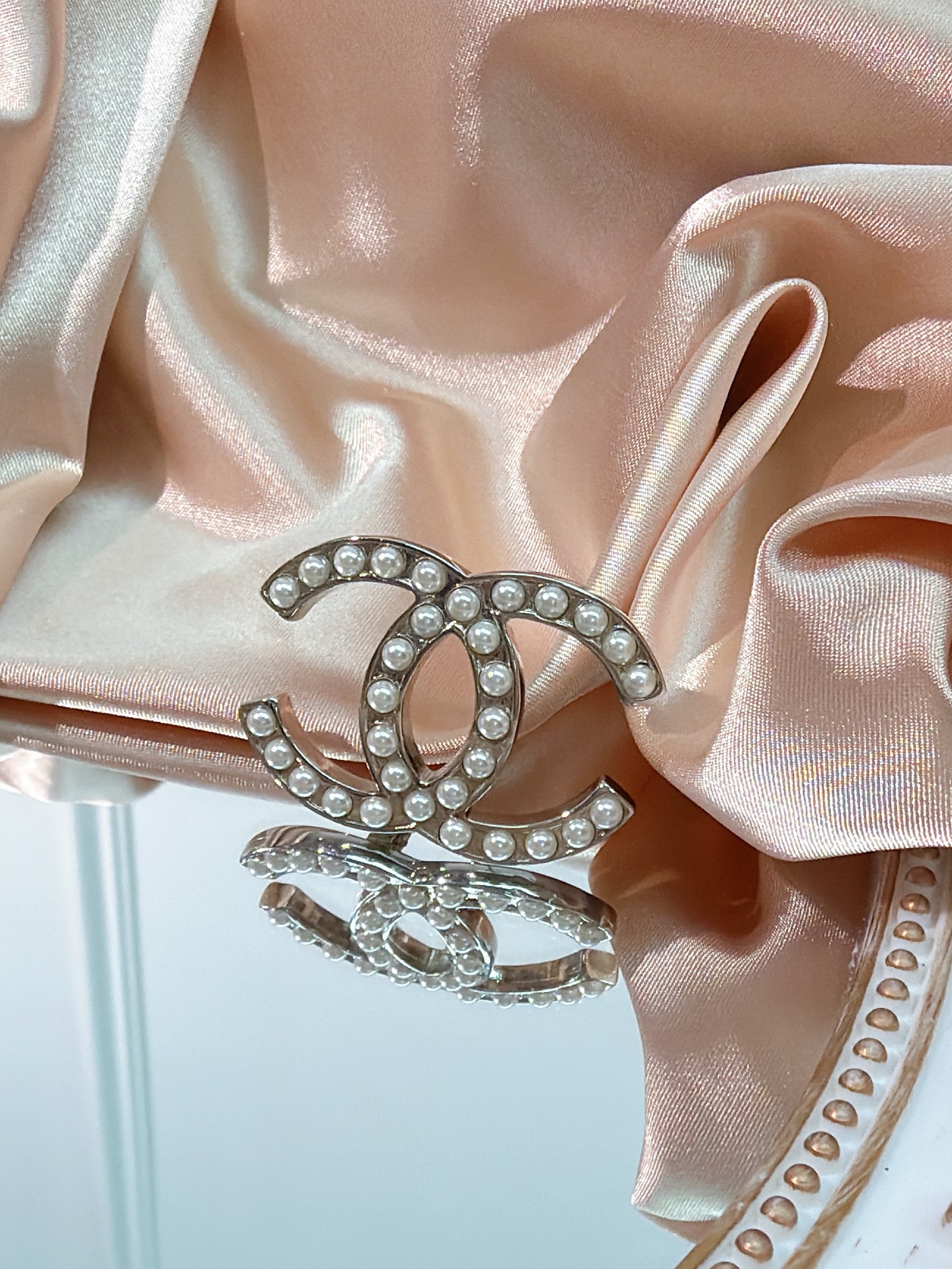 20386_02 CHANEL BROOCH 20386