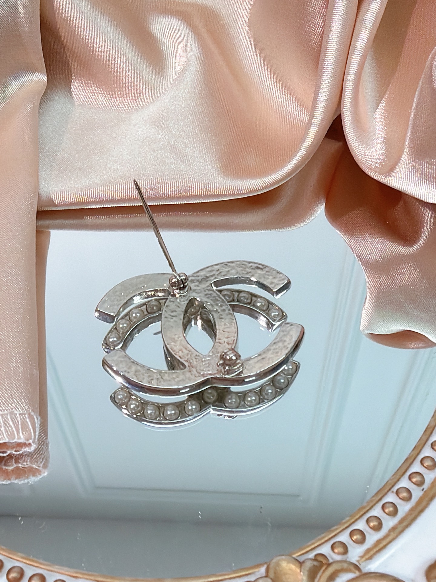 20386_04 CHANEL BROOCH 20386