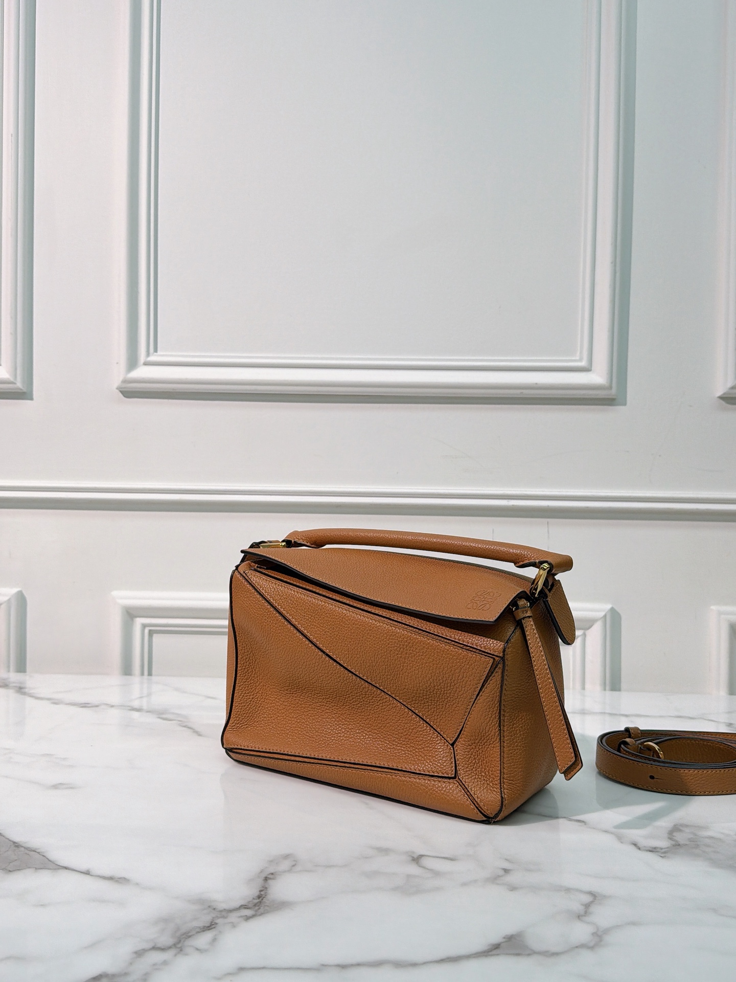 20408_02 LOEWE SMALL PUZZLE EDGE BAG 20408
